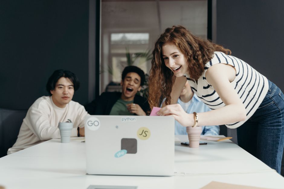 UX/UI Design Ausbildung: visuelle Gestaltung und Prototypen in der Praxis